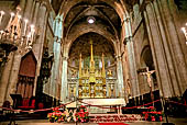 Tarragona - La cattedrale, il Retablo Major nell'Abside centrale aperto da un arco trionfale a sesto acuto.